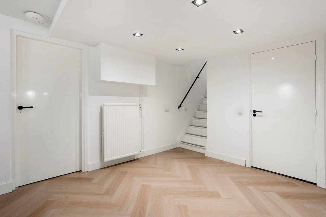 Photo 41 of Naarderstraat 45
