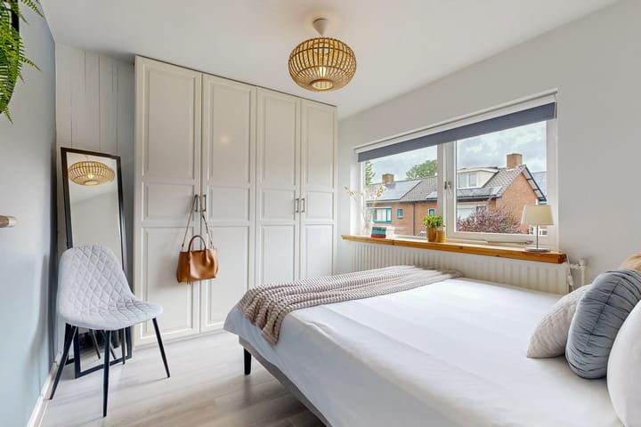Tussenwoning te koop: Nyeveltstraat 12, De Meern