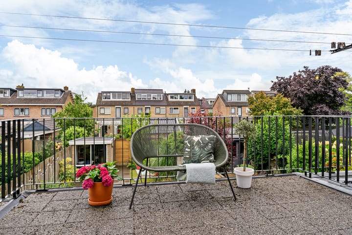 Tussenwoning te koop: Nyeveltstraat 12, De Meern