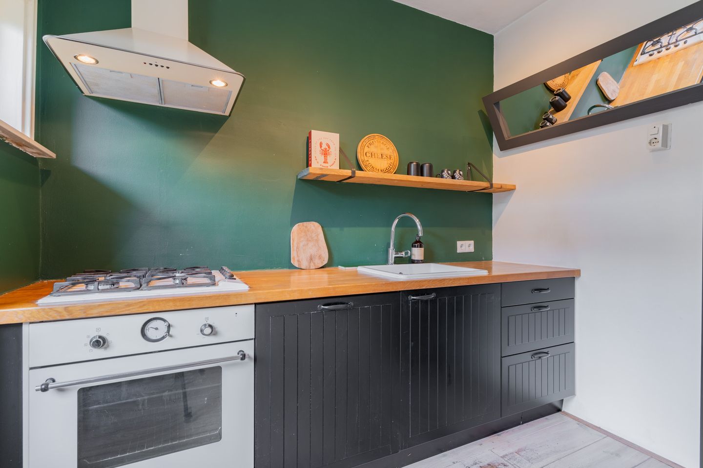 Photo 19 of Johan van Oldenbarneveltstraat 1