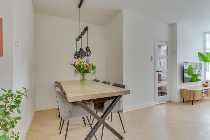 Tussenwoning te koop: Venenlaan 89, Hoorn