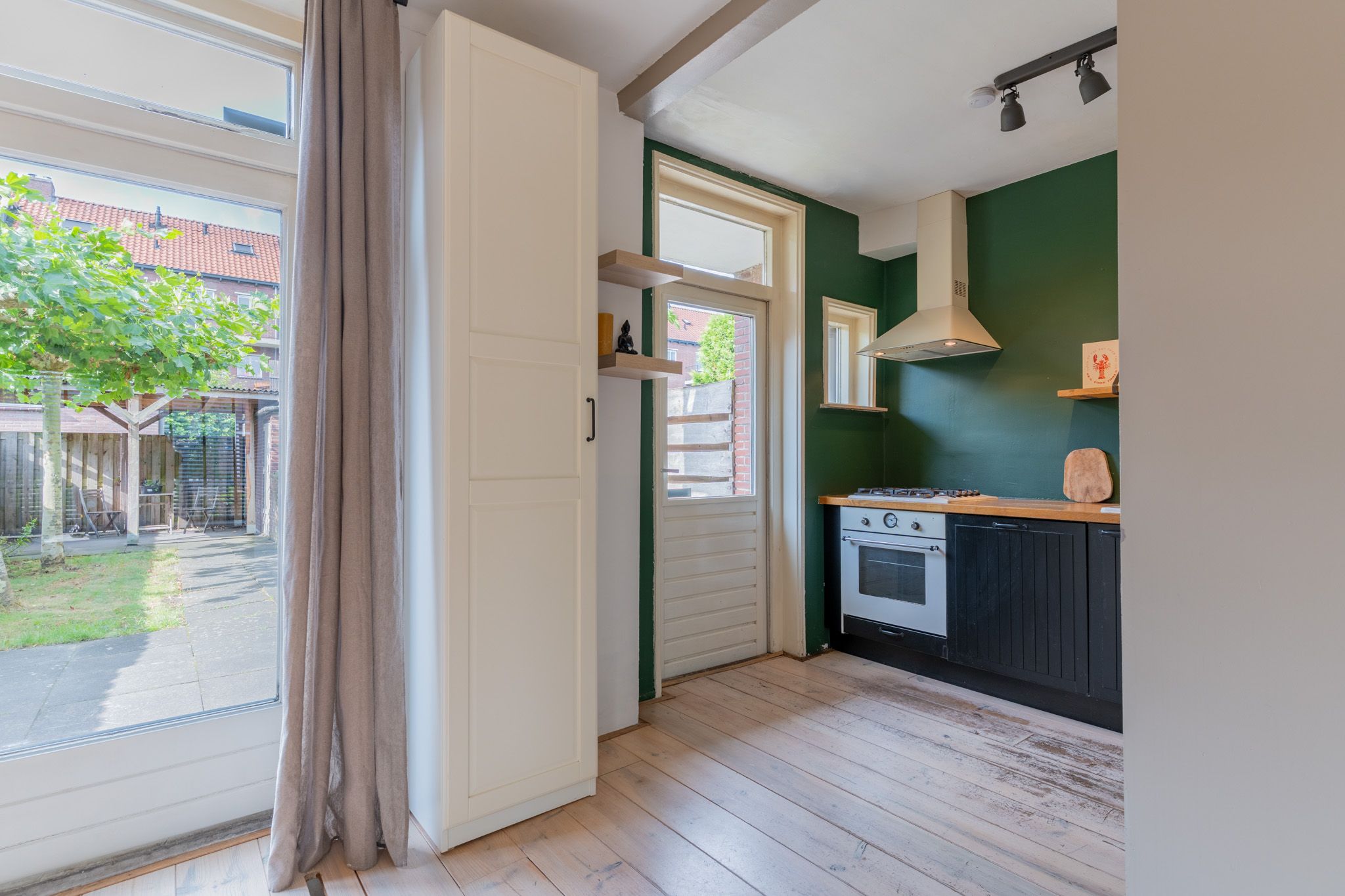 Photo 18 of Johan van Oldenbarneveltstraat 1