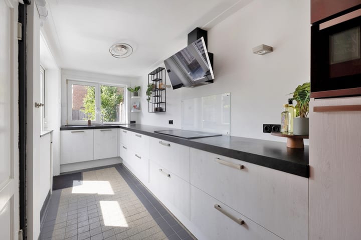 Tussenwoning te koop: Leeuwerikstraat 75, Breda
