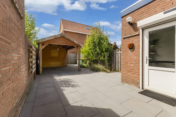 Tussenwoning te koop: Leeuwerikstraat 75, Breda