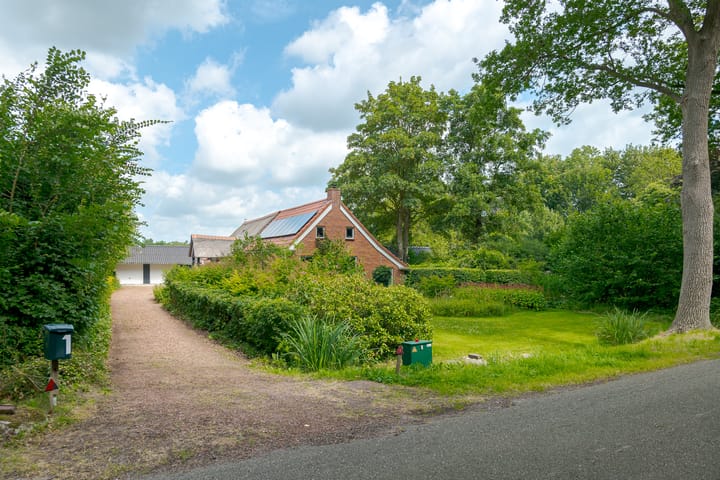Vrijstaande woning te koop: Middenweg 1, Boerakker