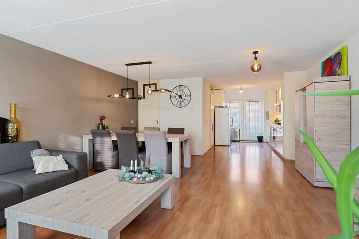 Tussenwoning te koop: Maasstroom 15, Zoetermeer