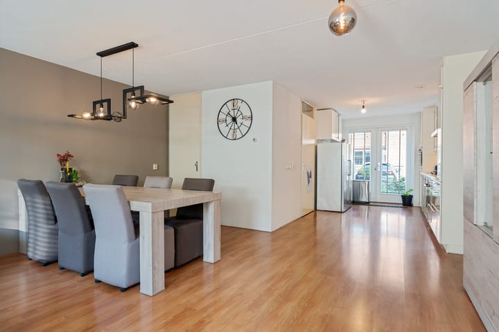 Tussenwoning te koop: Maasstroom 15, Zoetermeer
