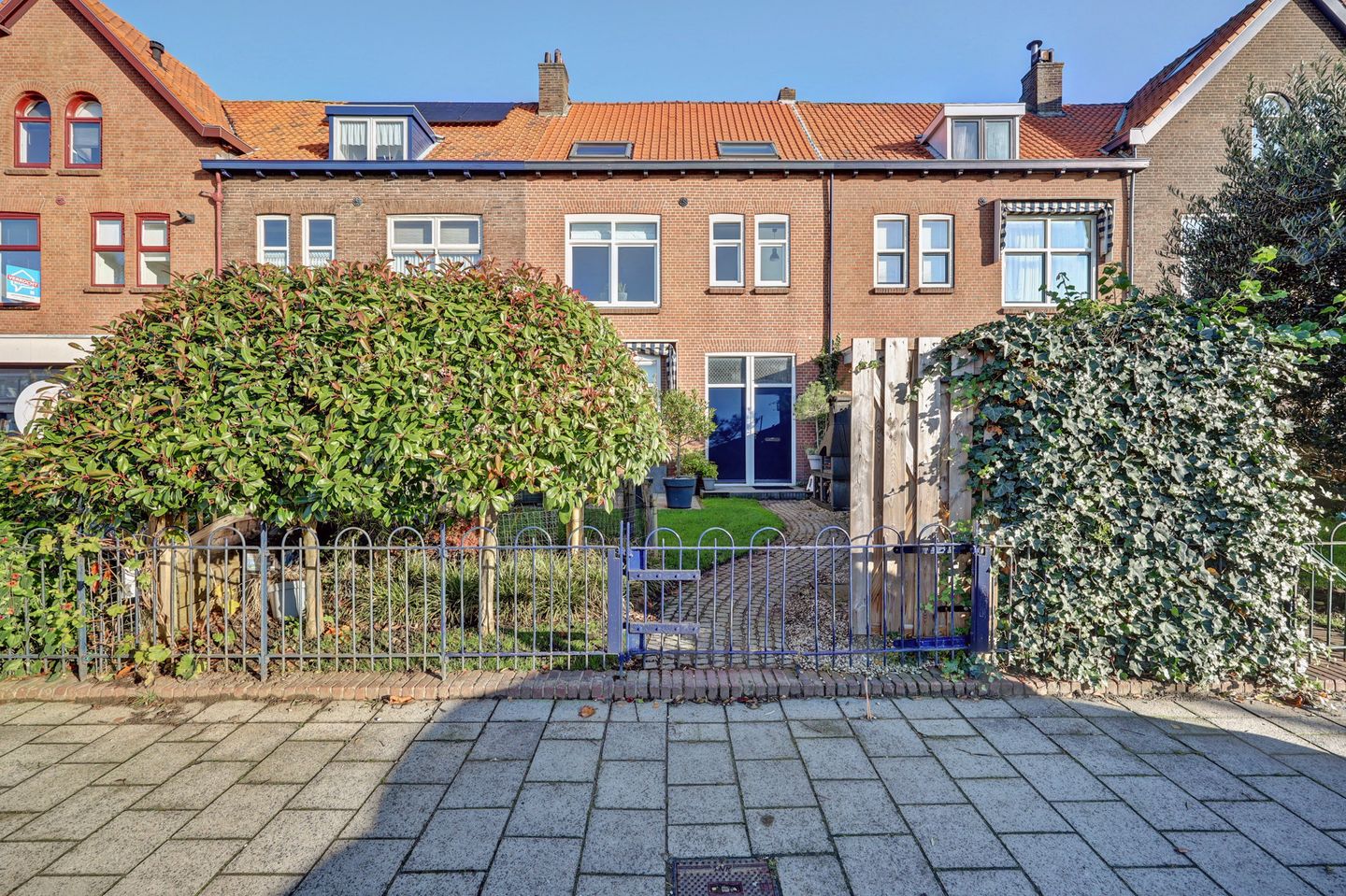 Photo 1 of Burgemeester van Esstraat 144