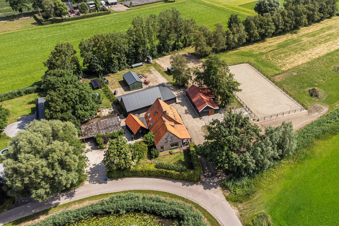 Photo 1 of Onderweg 1