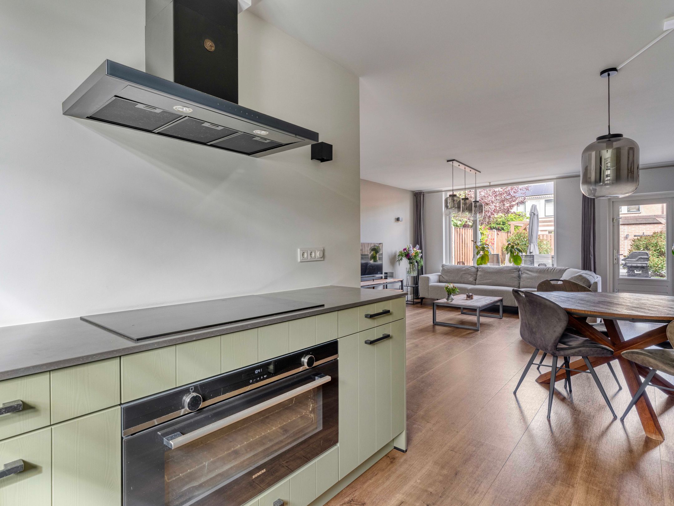 Photo 15 of Damastbloem 30