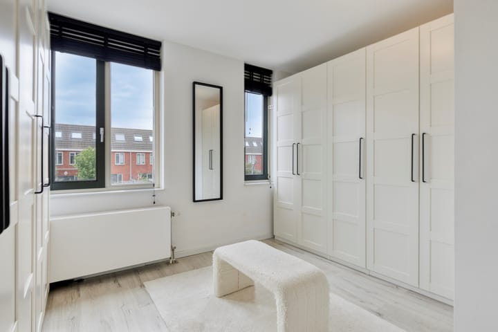 Tussenwoning te koop: Isisstraat 7, Almere