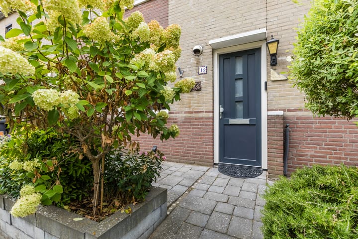 Photo 4 of Schoorldamstraat 18