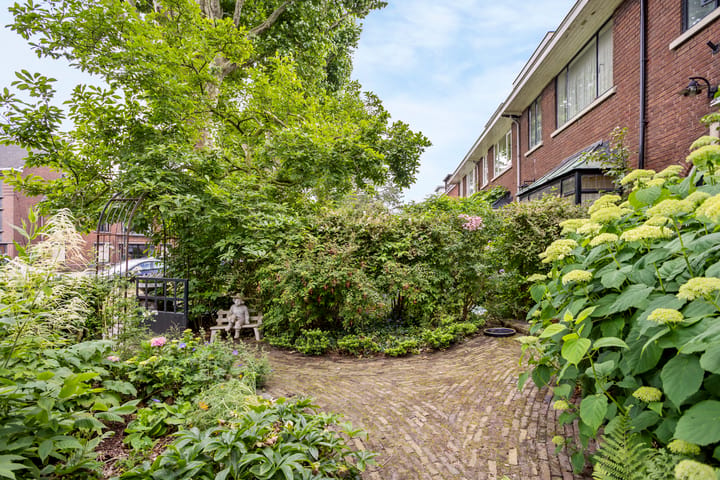 Hoekwoning te koop: Koningin Julianaplein 1, Leidschendam