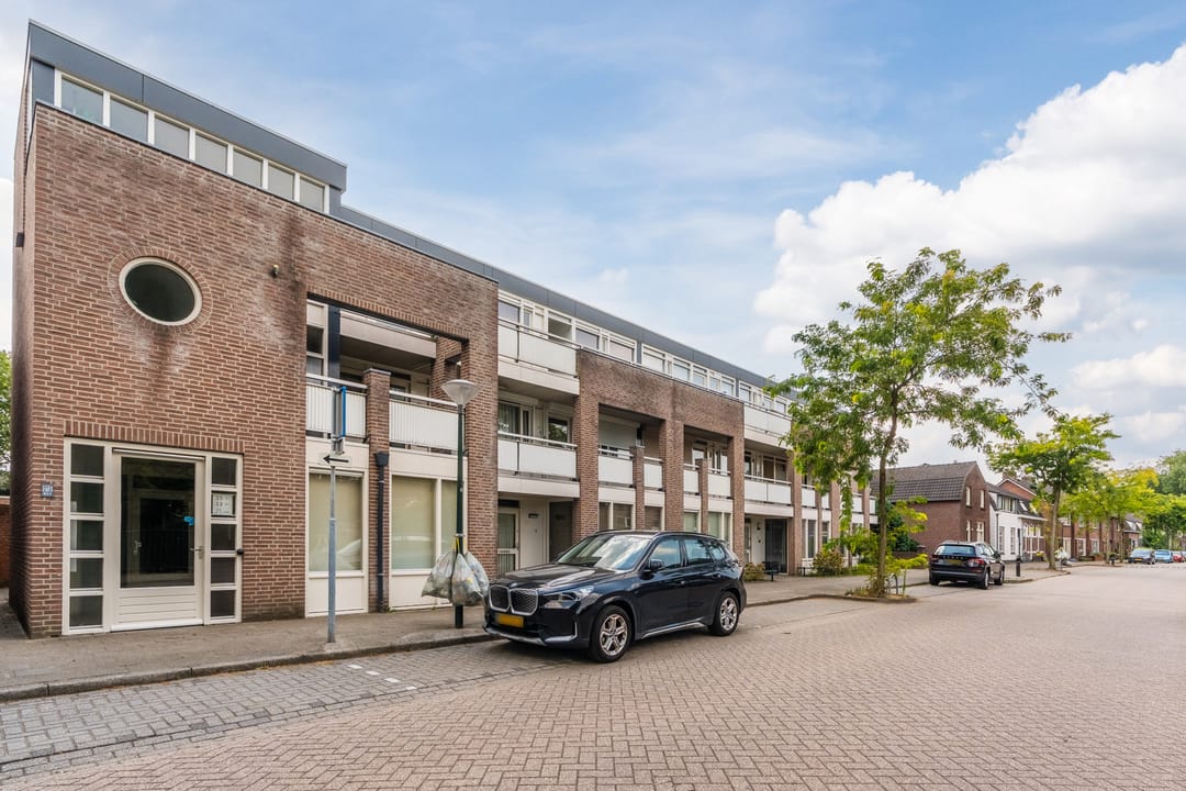 Photo 41 of Laarstraat 15-A