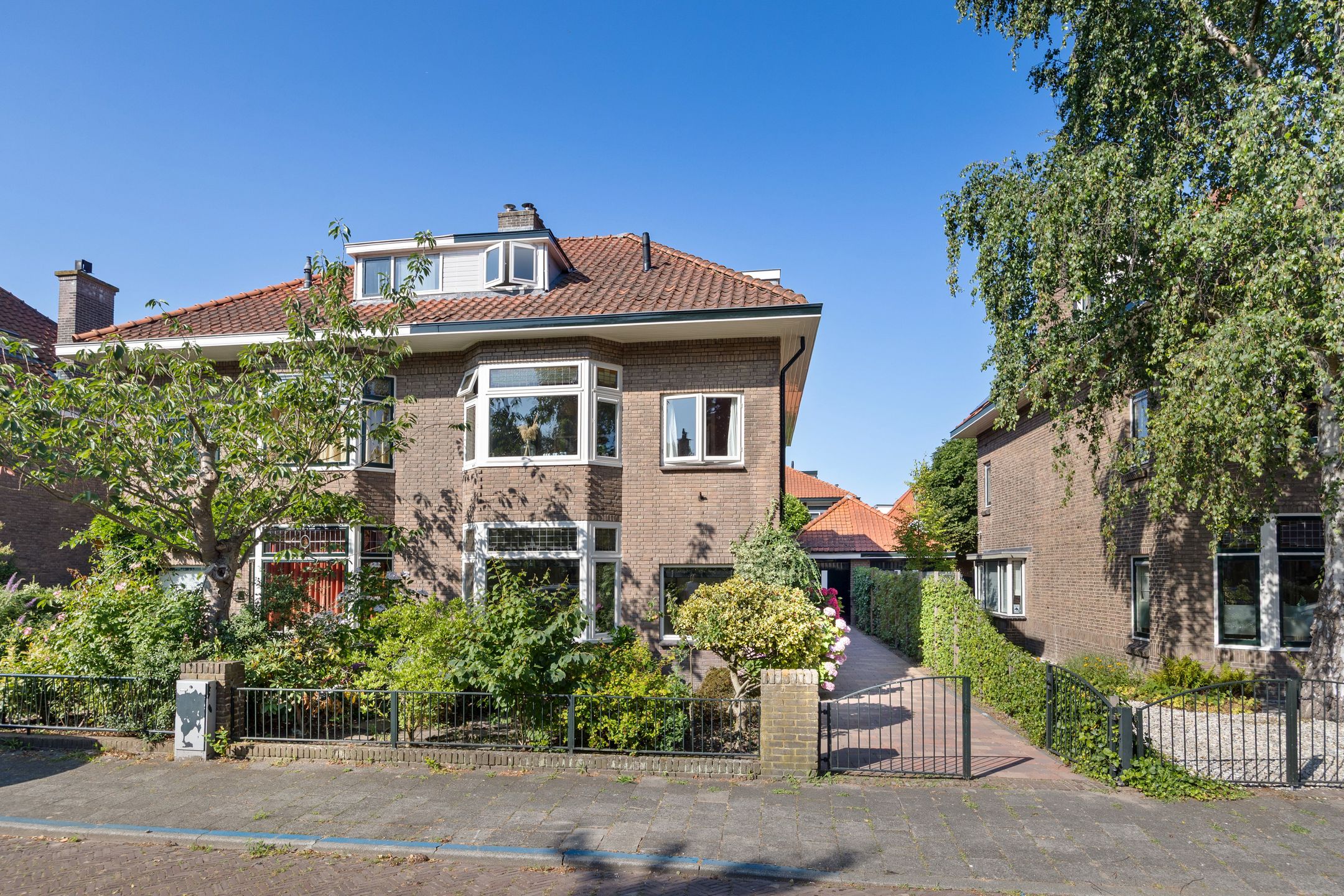 Foto 6 van Den Burghstraat 22