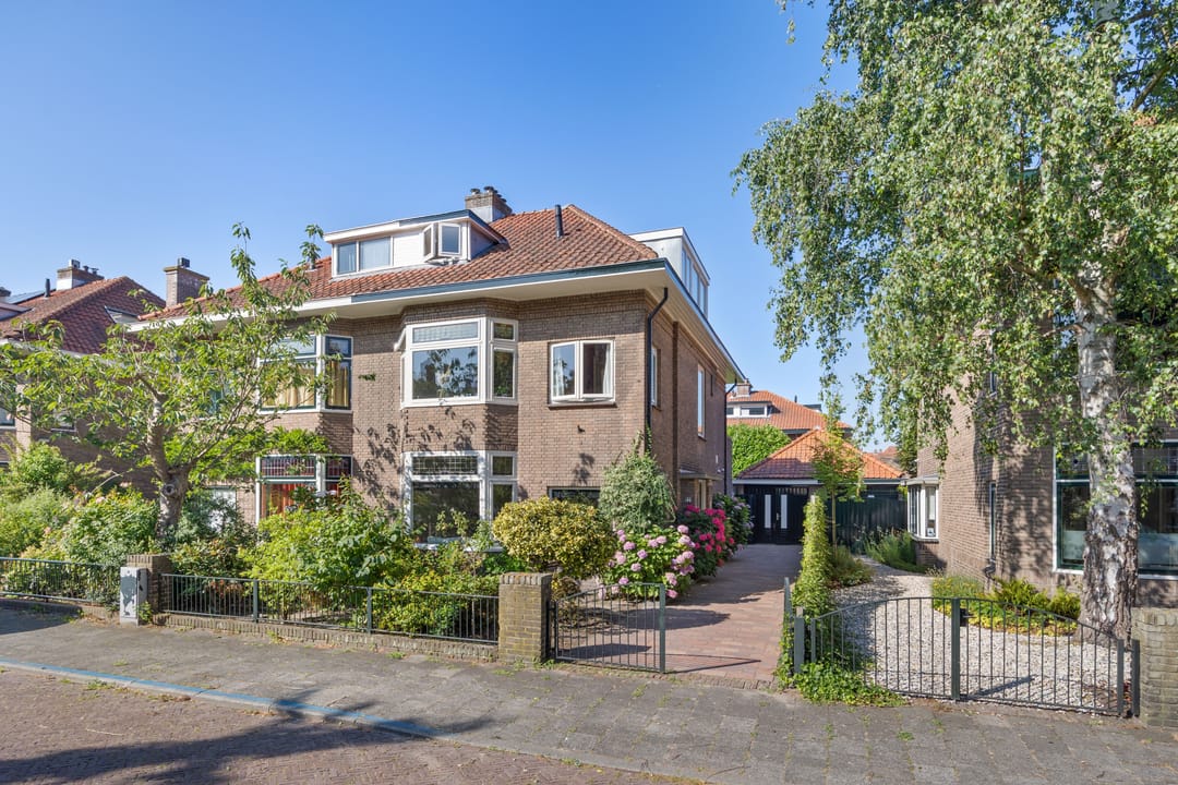 Foto 1 van Den Burghstraat 22