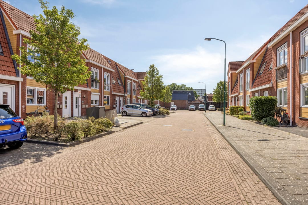 Photo 22 of Narcisstraat 43
