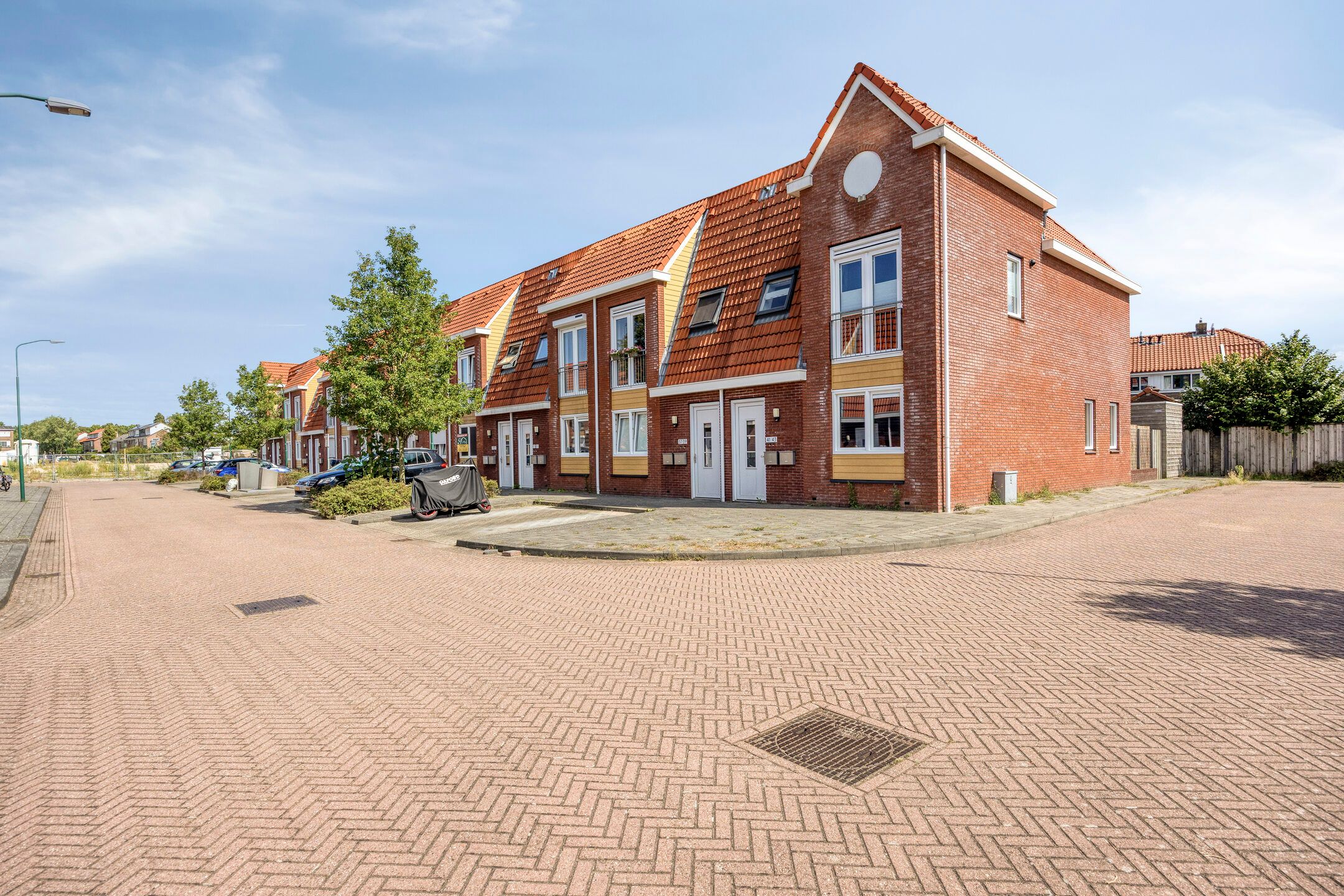 Photo 21 of Narcisstraat 43