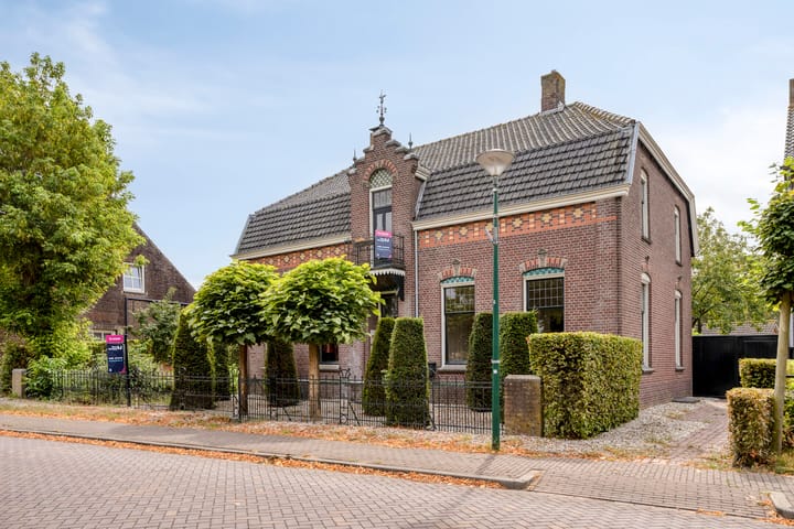 Dorpstraat 8