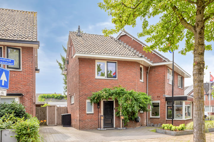 Twee-onder-één-kap te koop: Zonstraat 43, Hengelo