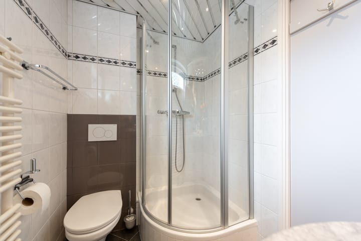 Tussenwoning te koop: Julianalaan 18, Hoevelaken