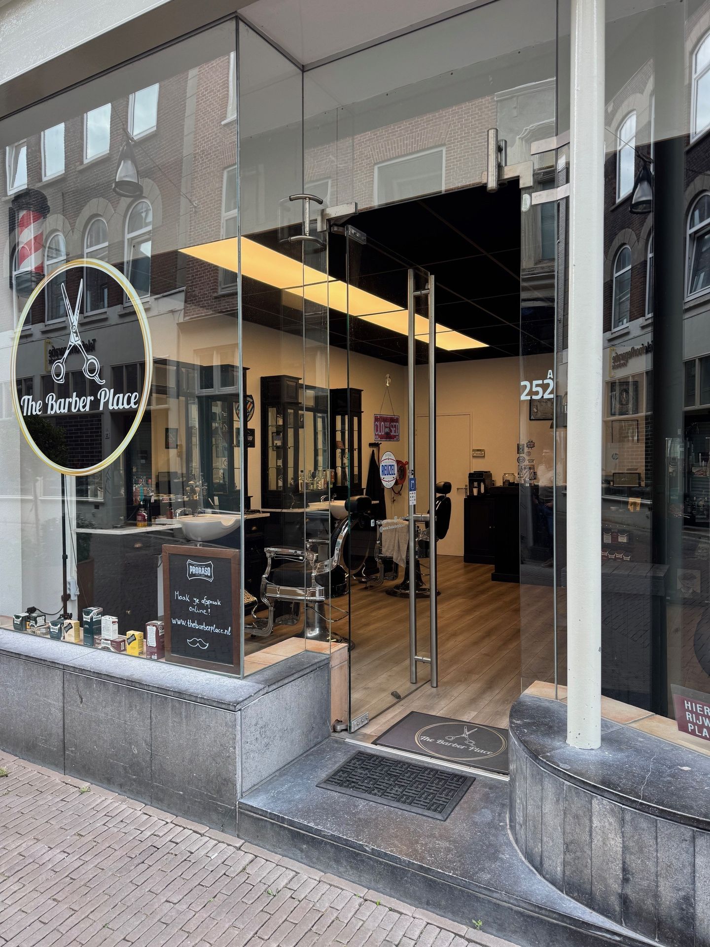 Bekijk foto 2 van Voorstraat 252-A