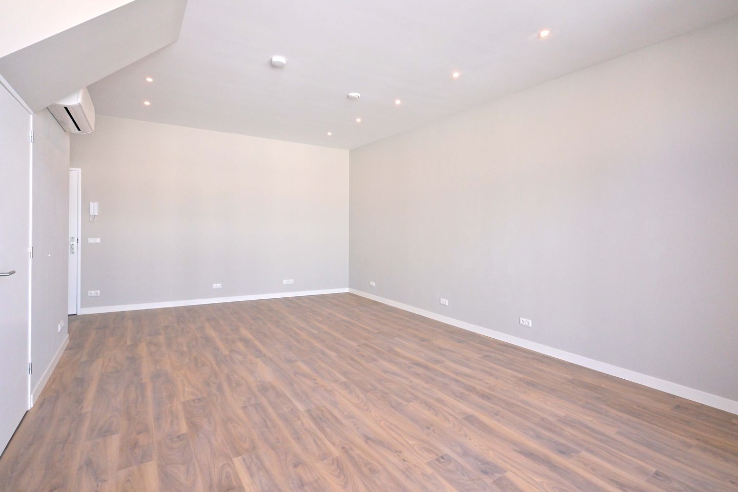Photo 10 of Grote Overstraat 43-A
