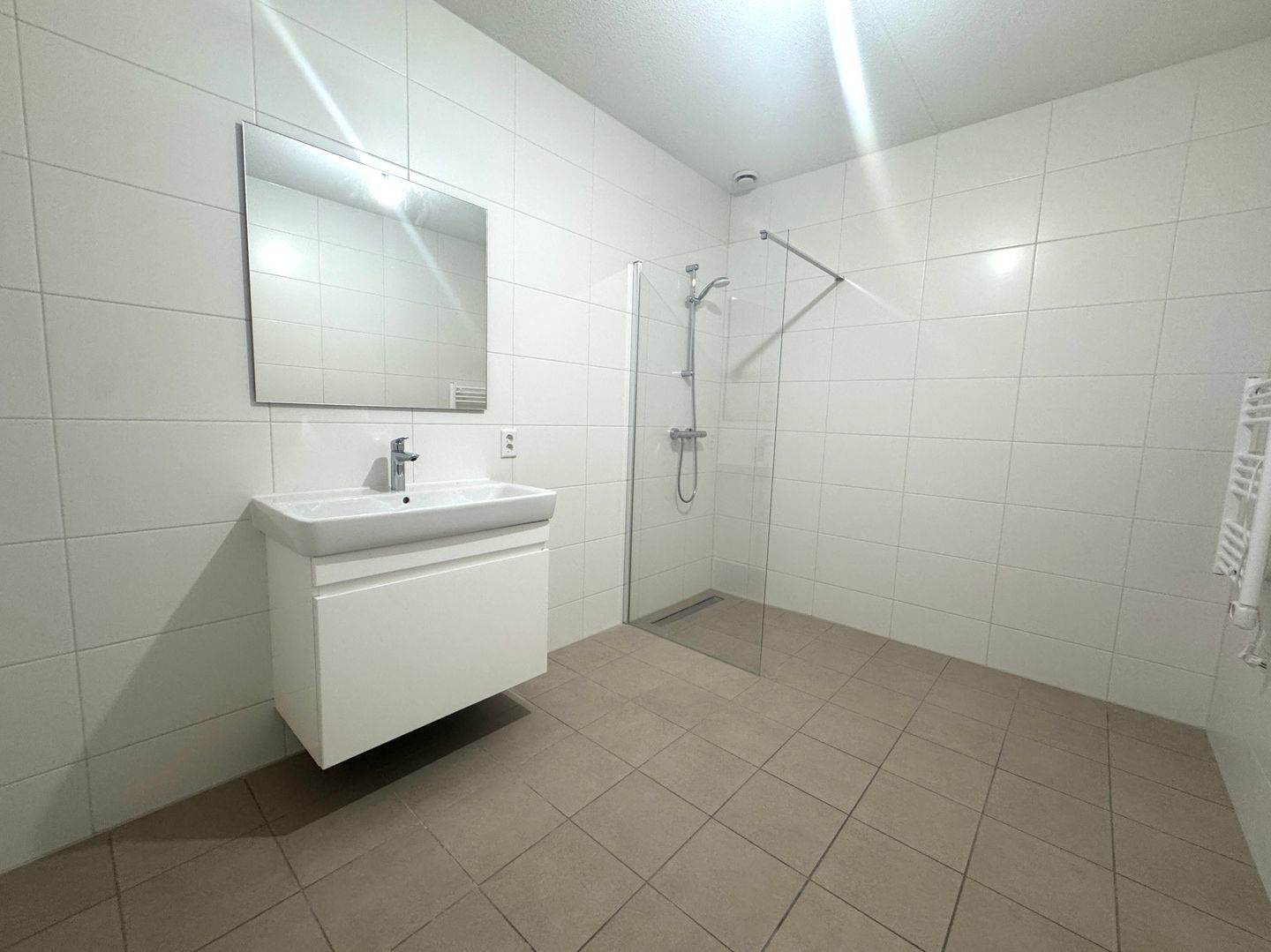 Photo 5 of Mahoniehout 411
