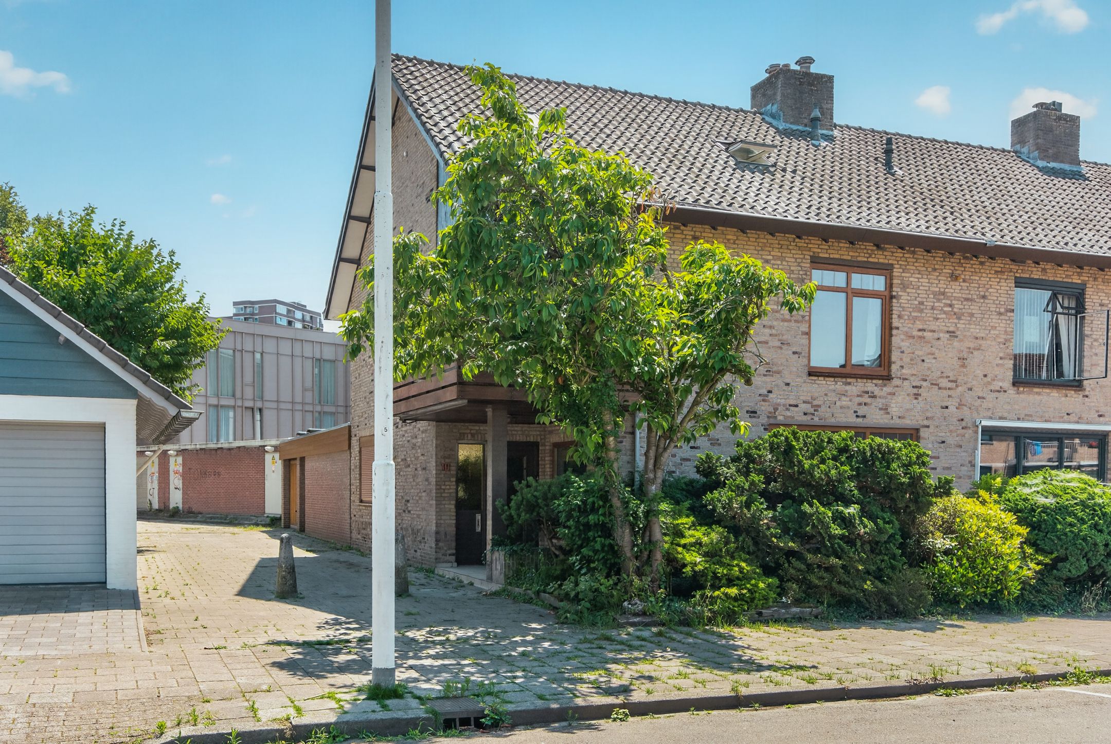 Photo 39 of Willem de Bruynstraat 10