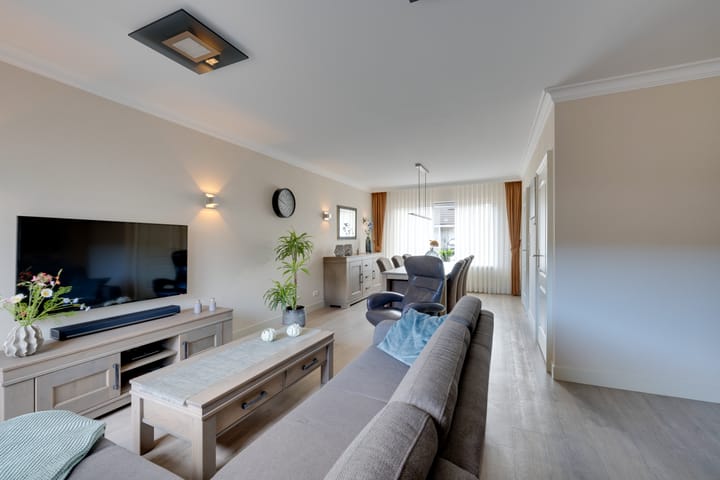 Tussenwoning te koop: Damcoogh 19, Volendam