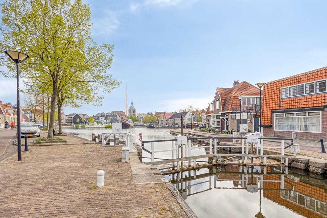 Photo 43 of Schuttevaerstraat 14