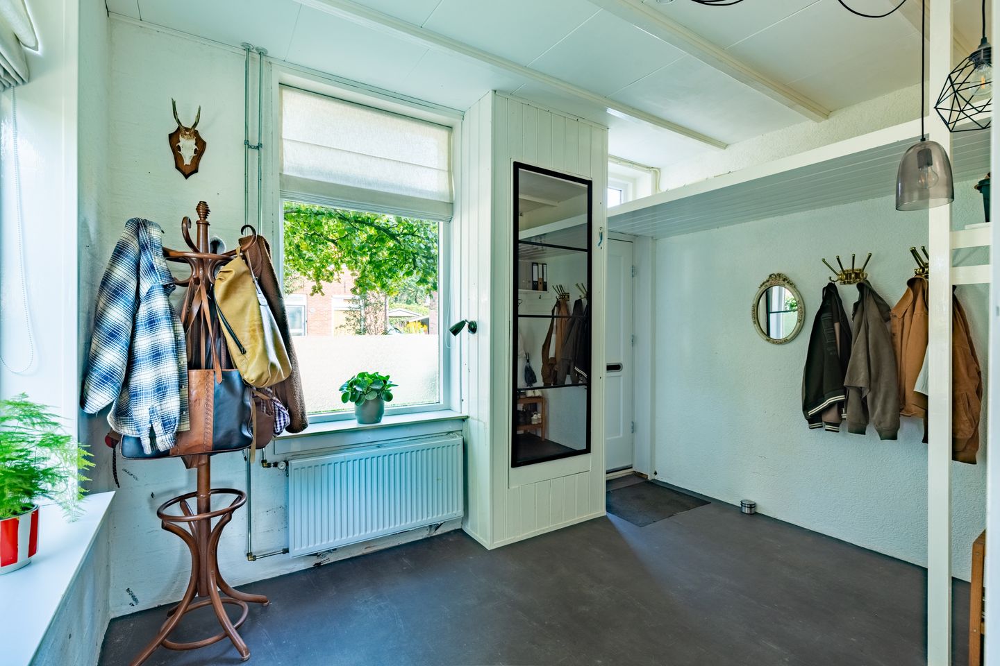 Photo 5 of Burgemeester van der Borchstraat 18