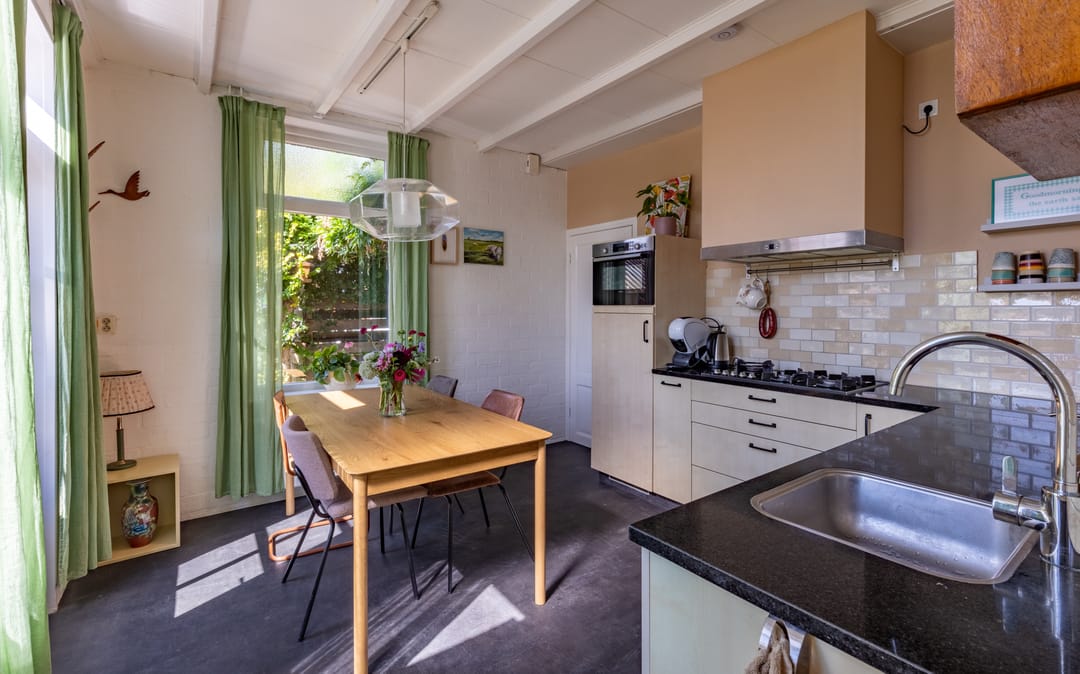 Photo 13 of Burgemeester van der Borchstraat 18