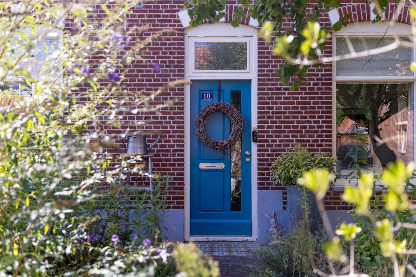 Photo 4 of Burgemeester van der Borchstraat 18