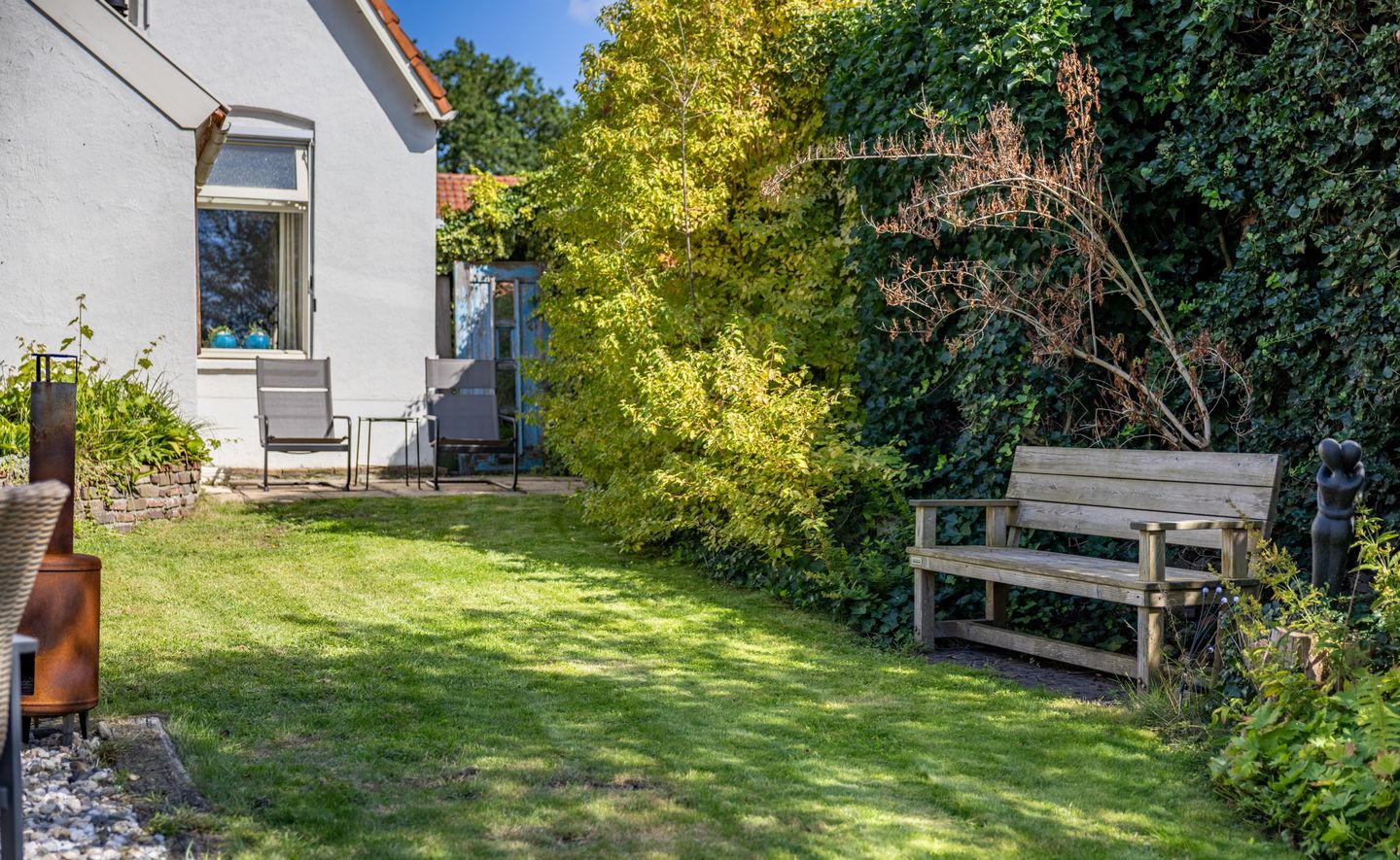 Photo 34 of Burgemeester van der Borchstraat 18
