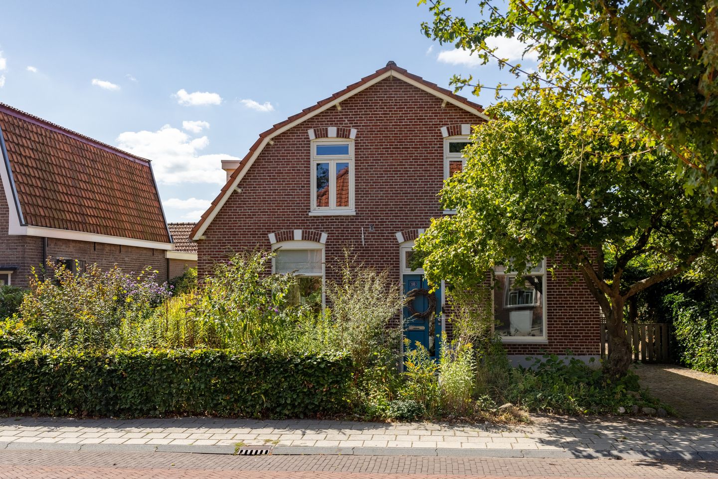Photo 49 of Burgemeester van der Borchstraat 18