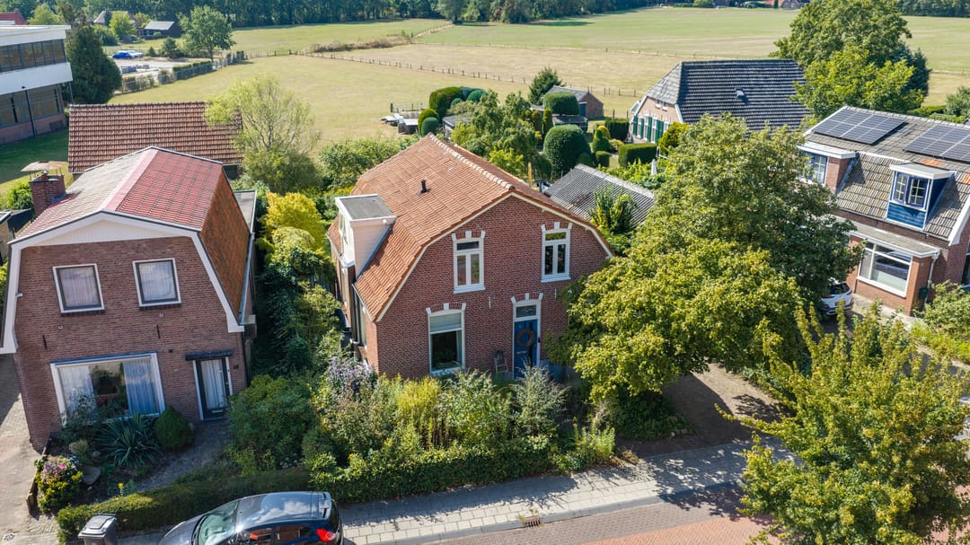 Photo 52 of Burgemeester van der Borchstraat 18