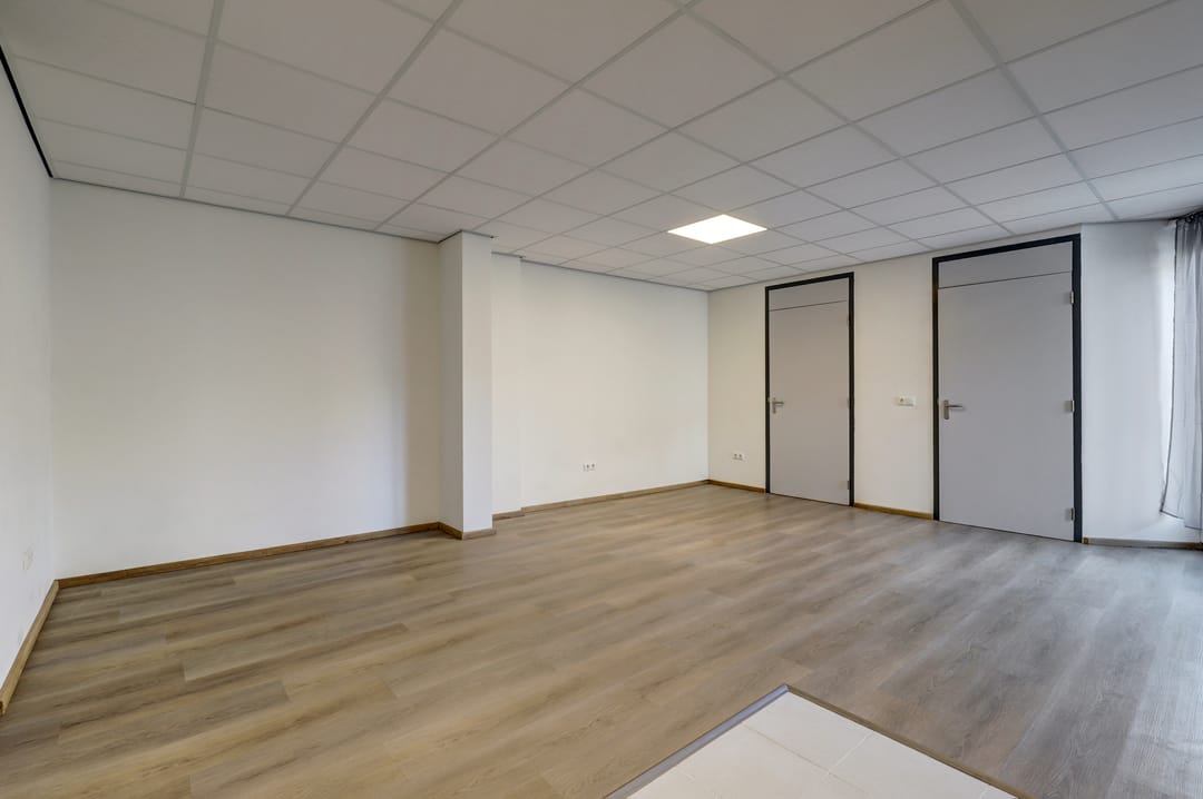 Photo 7 of Teugenaarsstraat 2-A