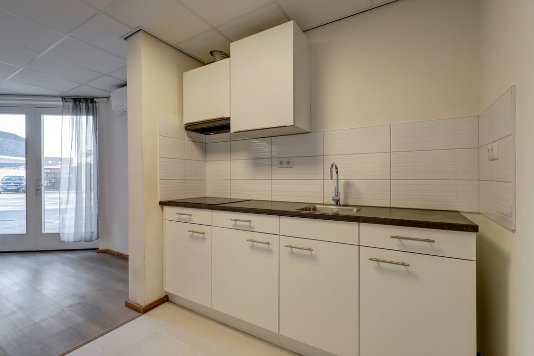 Photo 8 of Teugenaarsstraat 2-A