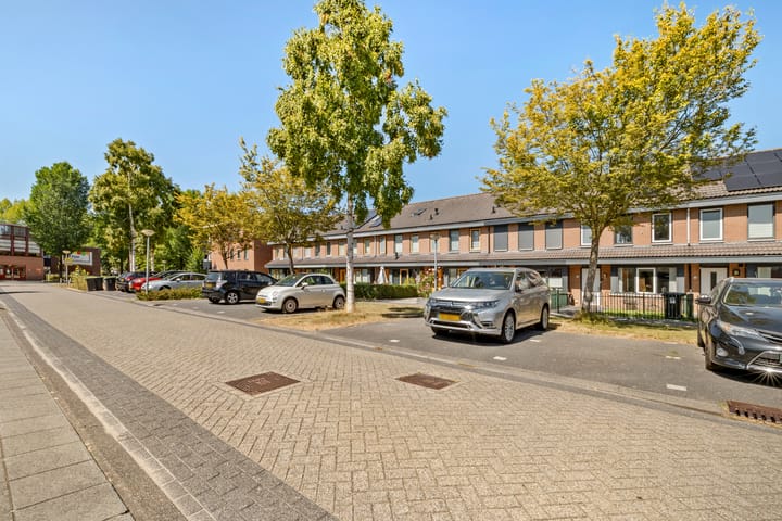 Tussenwoning te koop: Jozef Israëlslaan 13, Almere