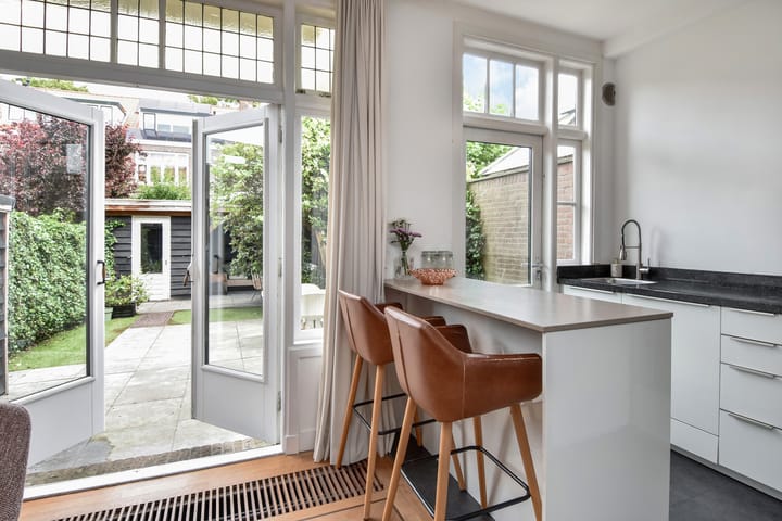 Tussenwoning te koop: Oosterloostraat 9, Voorburg