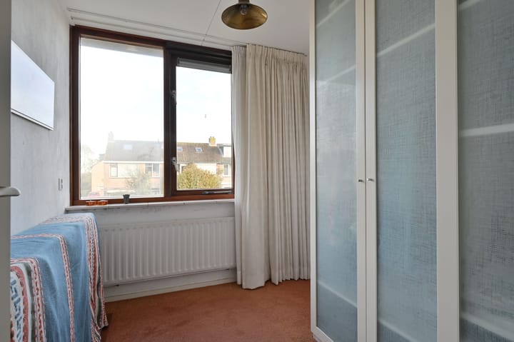 Tussenwoning te koop: Jacob van Ruysdaelstraat 8, Nederhorst Den Berg