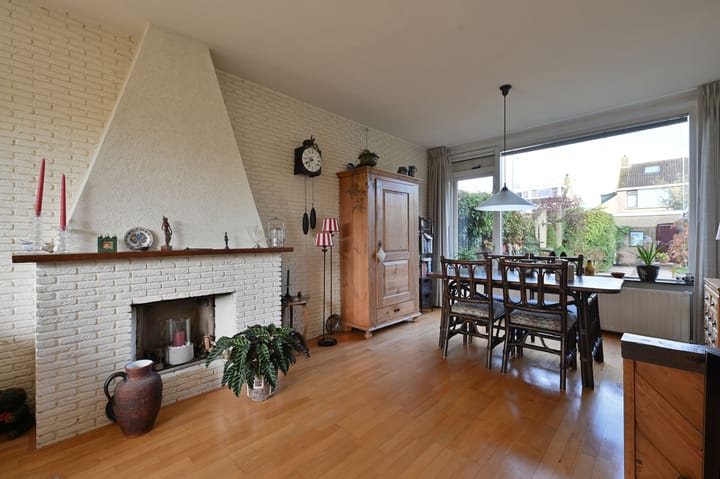 Tussenwoning te koop: Jacob van Ruysdaelstraat 8, Nederhorst Den Berg