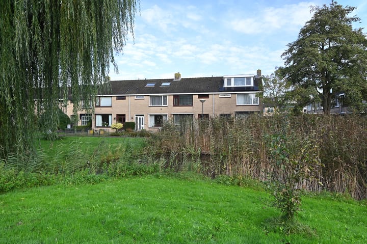 Tussenwoning te koop: Jacob van Ruysdaelstraat 8, Nederhorst Den Berg