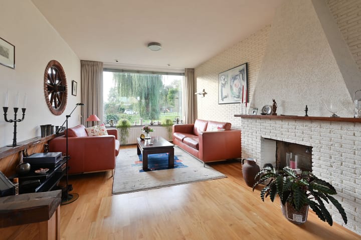 Tussenwoning te koop: Jacob van Ruysdaelstraat 8, Nederhorst Den Berg