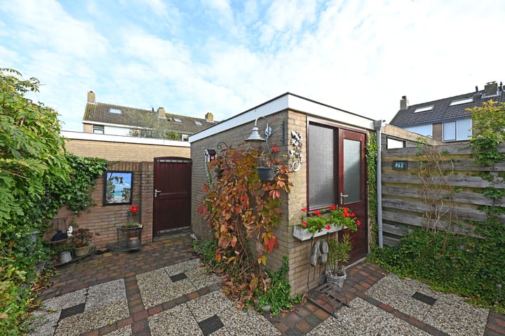 Tussenwoning te koop: Jacob van Ruysdaelstraat 8, Nederhorst Den Berg