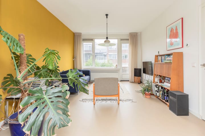 Photo 2 of Van Houtenstraat 16-D