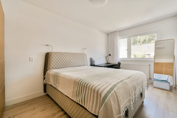 Tussenwoning te koop: Tongelaarweg 93, Rotterdam