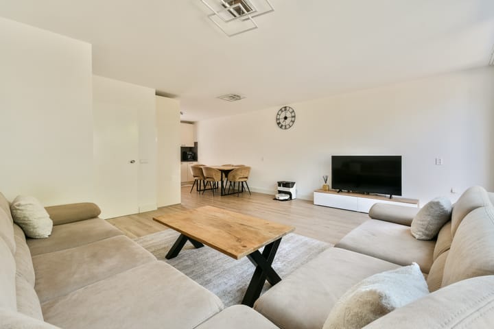Tussenwoning te koop: Tongelaarweg 93, Rotterdam
