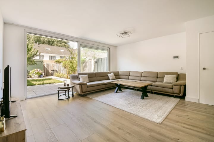 Tussenwoning te koop: Tongelaarweg 93, Rotterdam